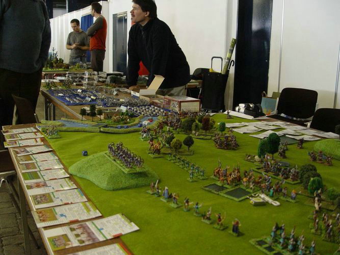 Membres de l'association et invités sur les stands