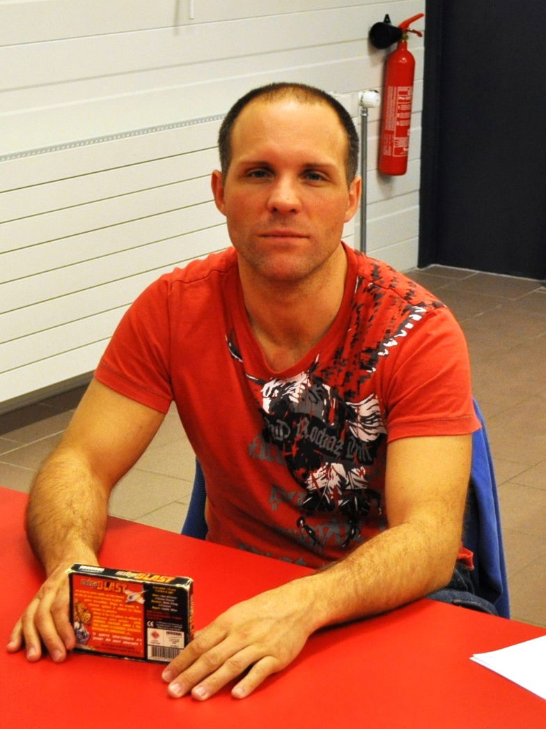 Membres de l'association et invités sur les stands