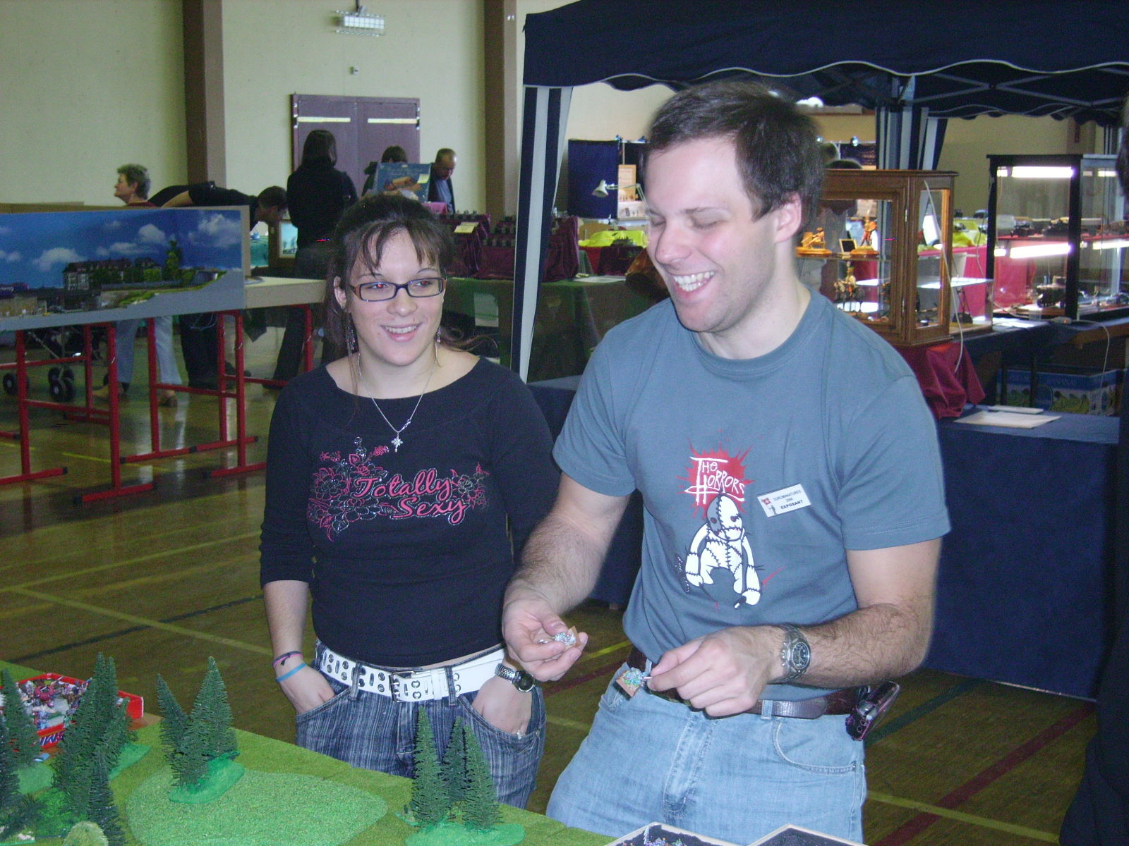 Membres de l'association et invités sur les stands