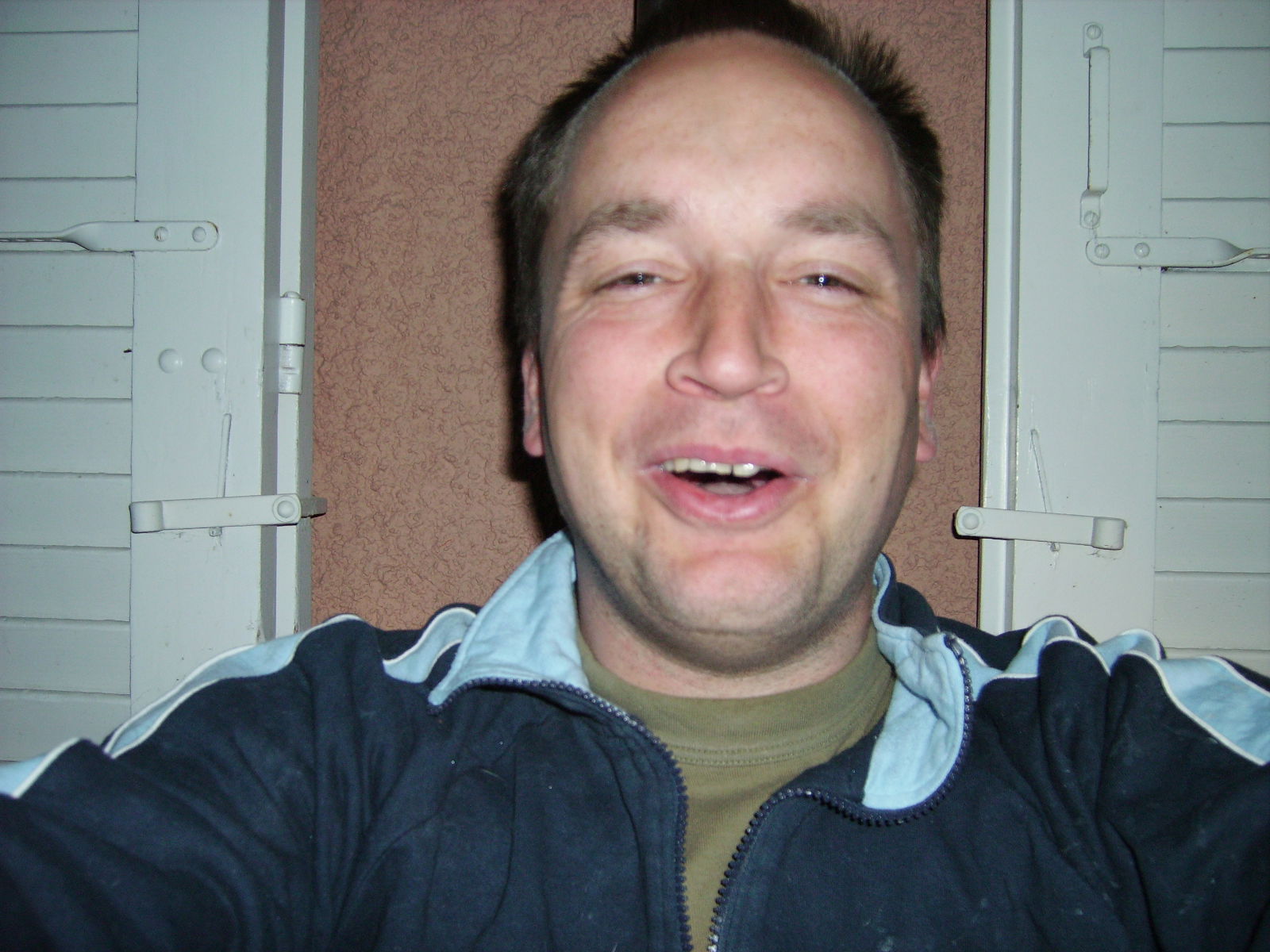 Membres de l'association et invités sur les stands