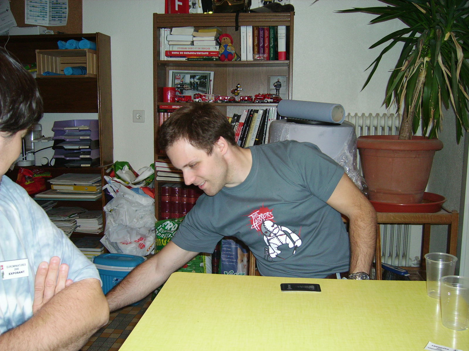 Membres de l'association et invités sur les stands