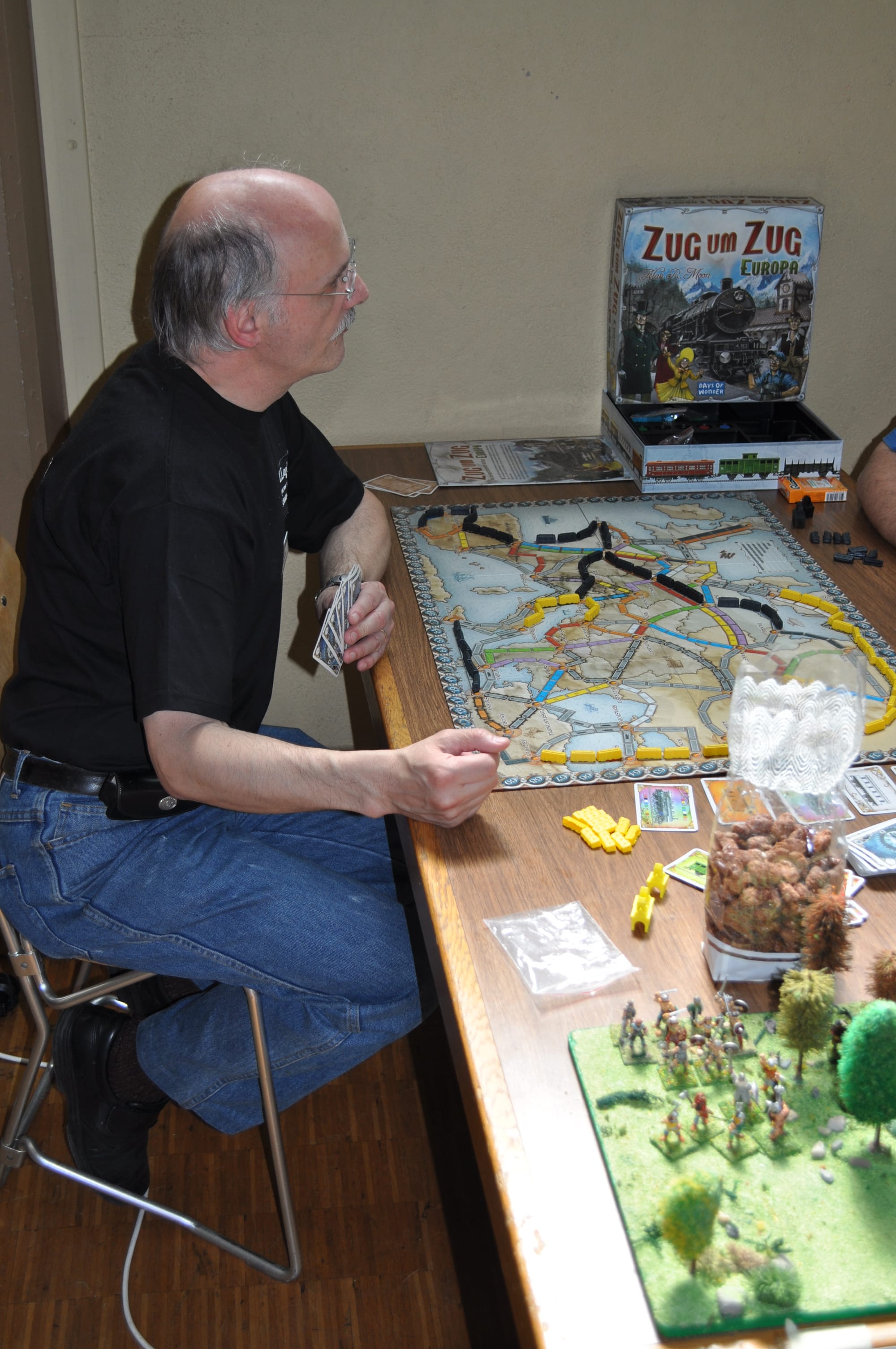 Membres de l'association et invités sur les stands