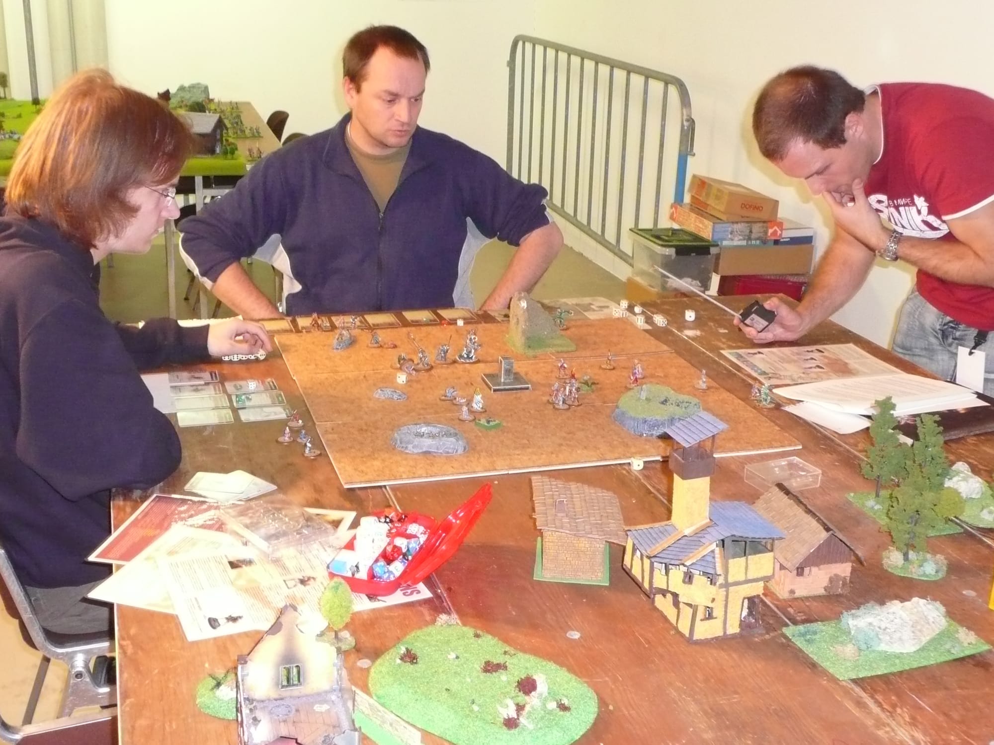 Membres de l'association et invités sur les stands