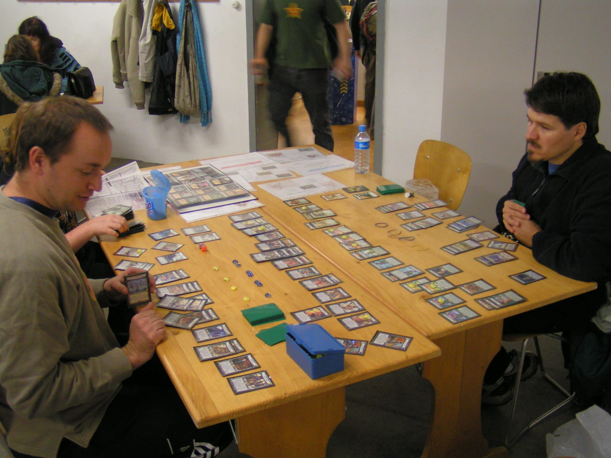 Membres de l'association et invités sur les stands