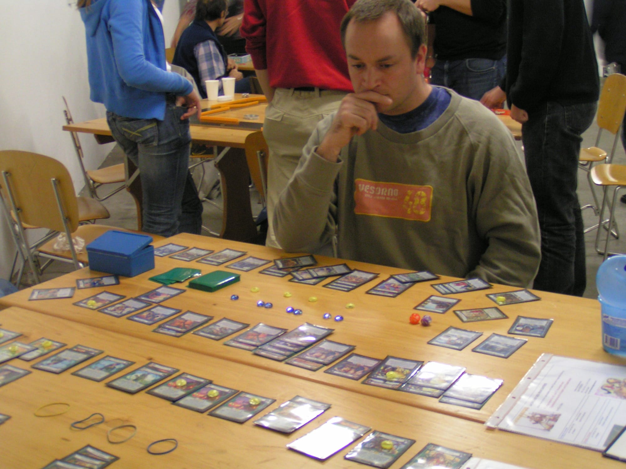 Membres de l'association et invités sur les stands