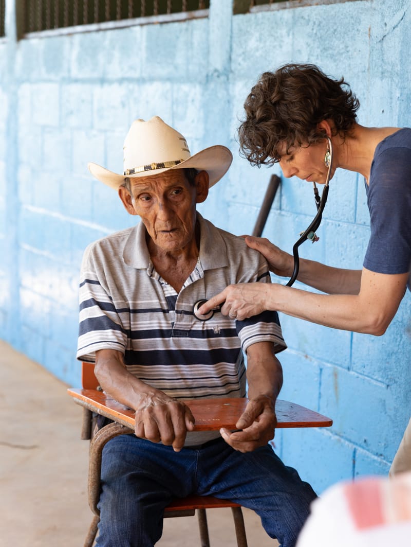 2. Atención Médica en las aldeas de Guayabales y Chanlapa