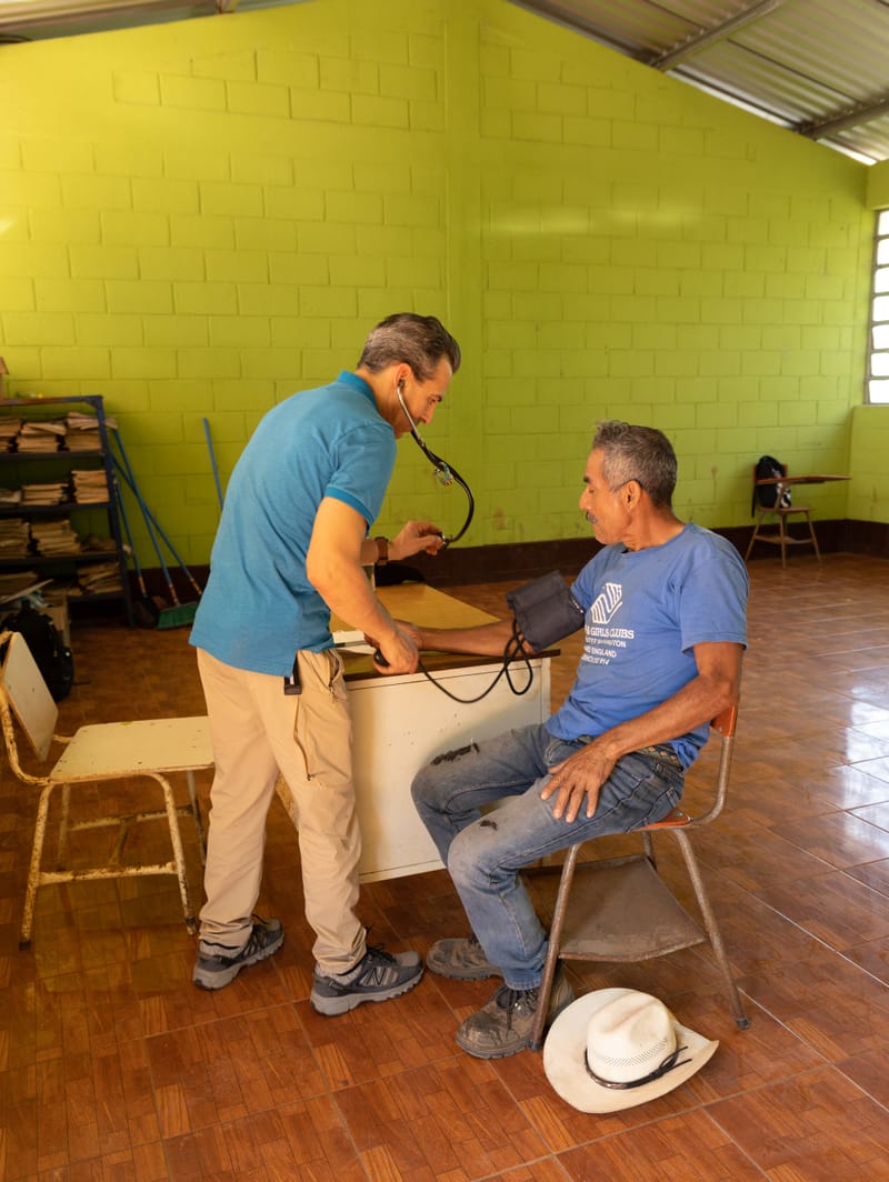 2. Atención Médica en las aldeas de Guayabales y Chanlapa