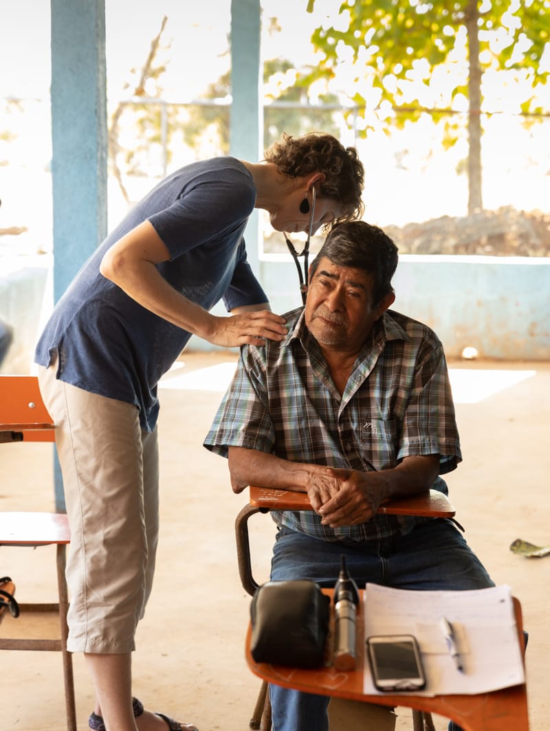 2. Atención Médica en las aldeas de Guayabales y Chanlapa