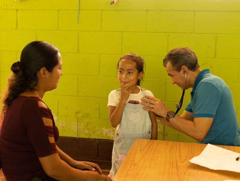 2. Atención Médica en las aldeas de Guayabales y Chanlapa