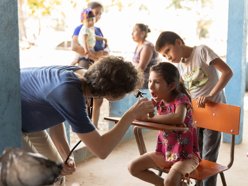 2. Atención Médica en las aldeas de Guayabales y Chanlapa