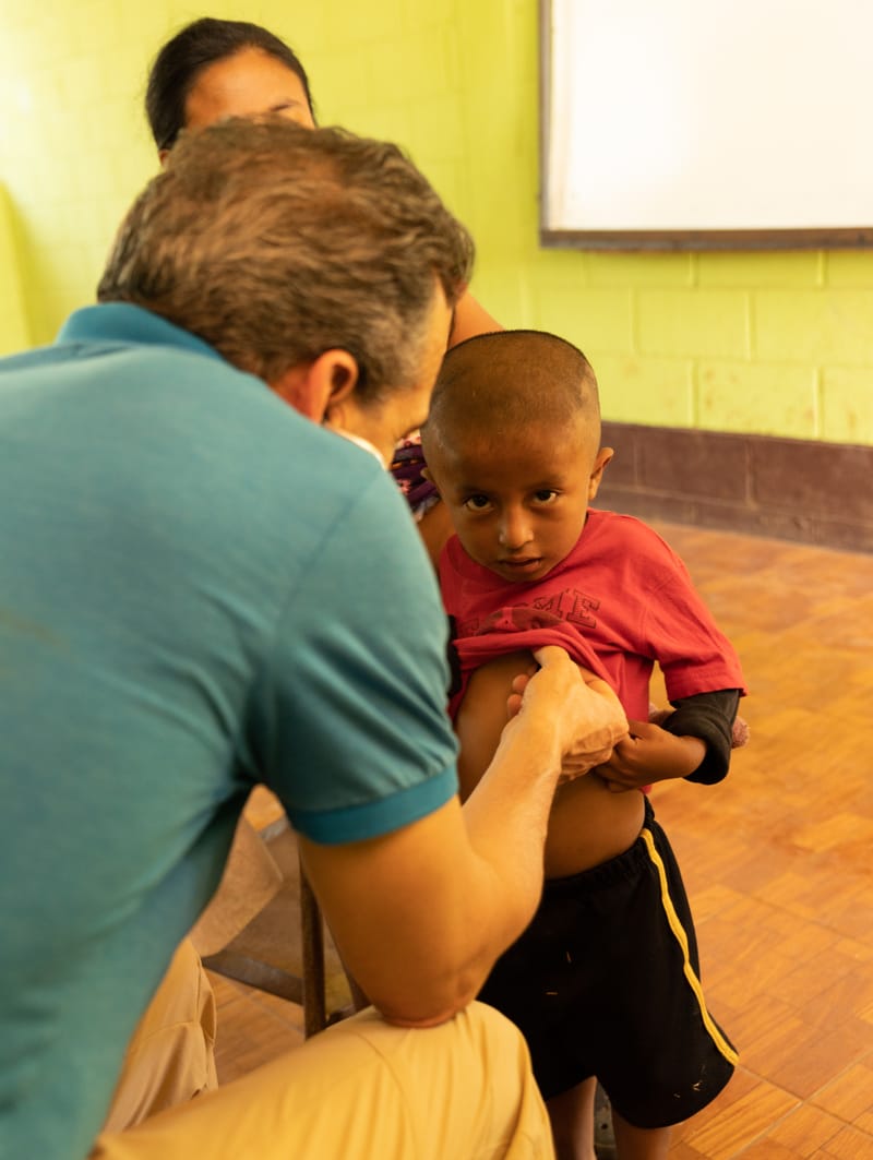 2. Atención Médica en las aldeas de Guayabales y Chanlapa