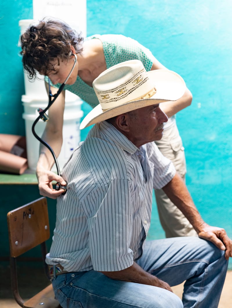 2. Atención Médica en las aldeas de Guayabales y Chanlapa