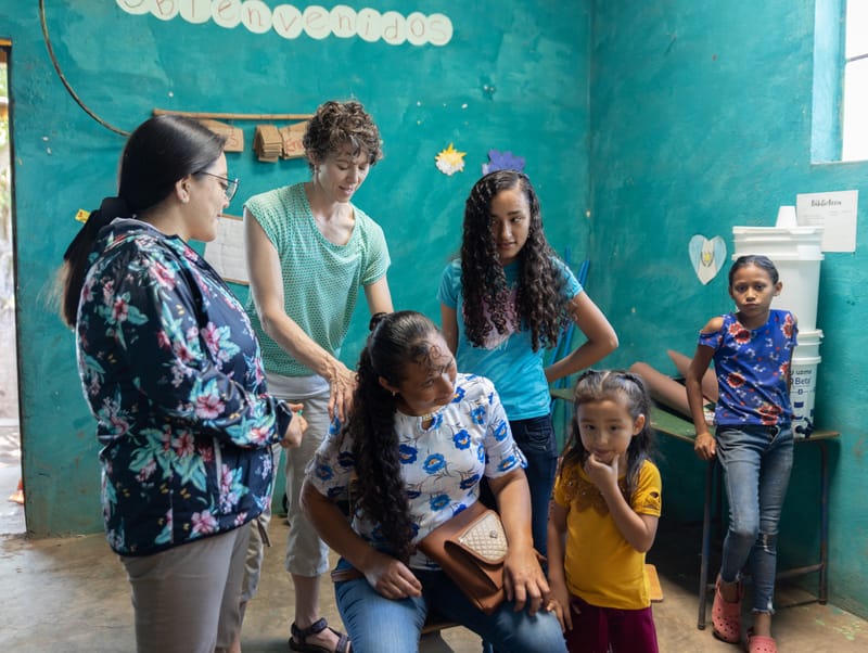 2. Atención Médica en las aldeas de Guayabales y Chanlapa