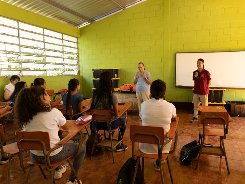 3. Entrenamiento para Primeros Auxilios y CPR. Y otras ayudas