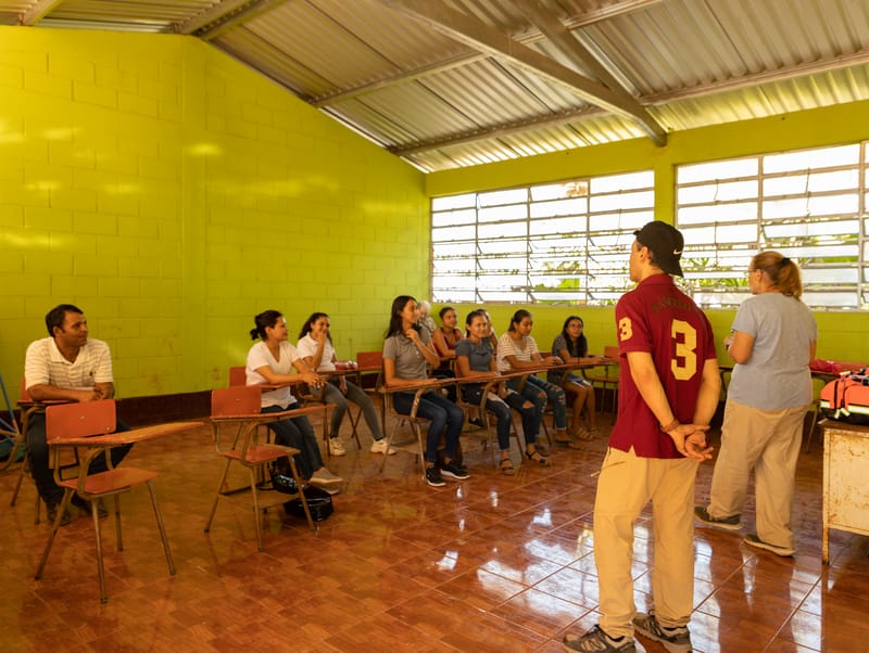 3. Entrenamiento para Primeros Auxilios y CPR. Y otras ayudas
