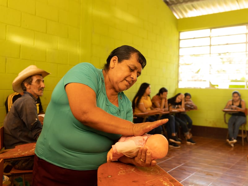 3. Entrenamiento para Primeros Auxilios y CPR. Y otras ayudas