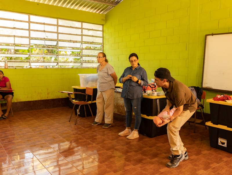 3. Entrenamiento para Primeros Auxilios y CPR. Y otras ayudas