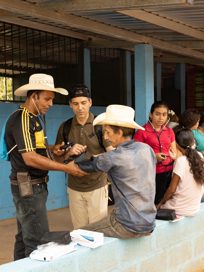 3. Entrenamiento para Primeros Auxilios y CPR. Y otras ayudas