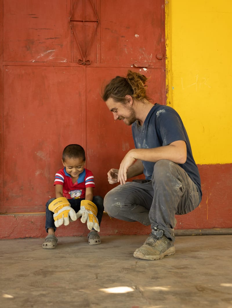 4. ROSTROS Y LUGARES PARA NO OLVIDAR