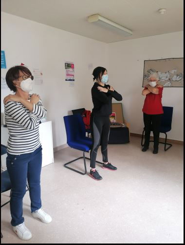 Une séance d'activité physique adaptée avec Dorine