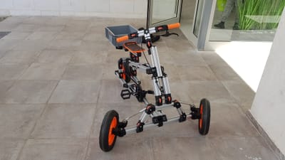 תלת אופן ענק עם ארגז מונע פדלים