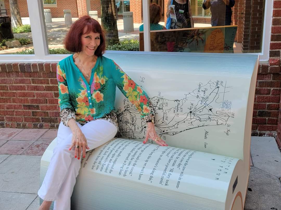 FOL provides library book bench