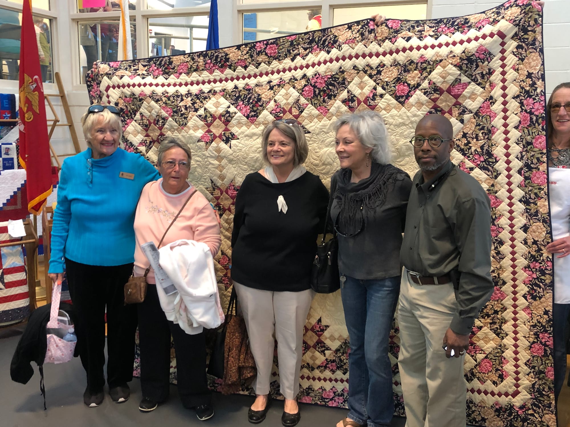 Quilt donated to FOL by West Pasco Quilters Guild