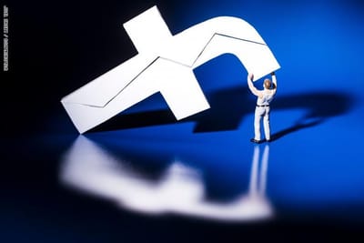 (( الإيقاف المفاجئ )) لبرنامج الفيس بوك ، ماهو الحل ؟