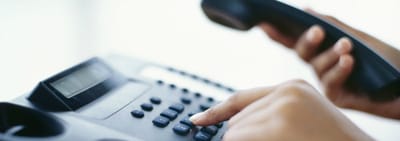 تواصل معنا عبر احد الارقام التالية image