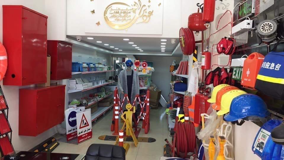 نعمل بأيدي فلسطينية