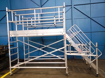 פיגומי אלומיניום עם מדרגות צד לחברת אלביט