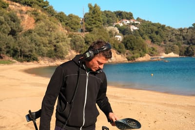 1. Metal detector image