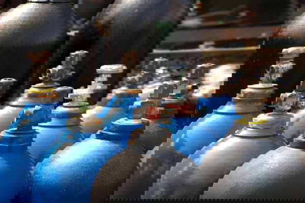 We Supply Gases & Medical Equipments :