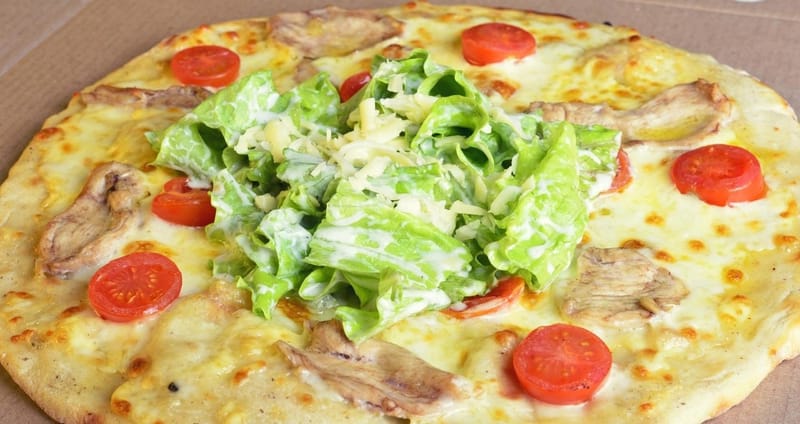 Пицца "Цезарь с курицей"