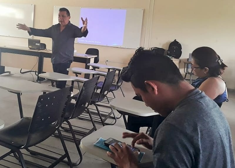 LEITURA E FORMAÇÃO DE PROFESSORES