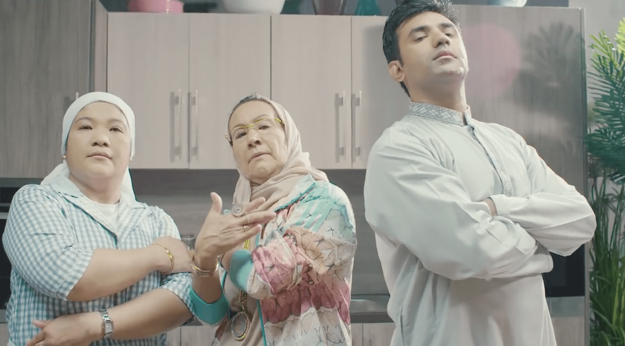 She’s Back! - !عودة الجدة الخرَّاطة [Mazola]