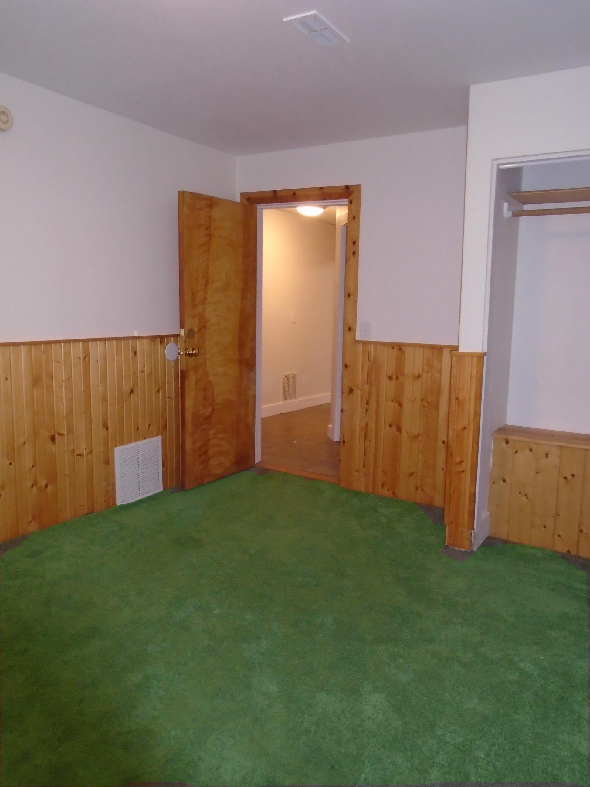 2nd bedroom facing hallway