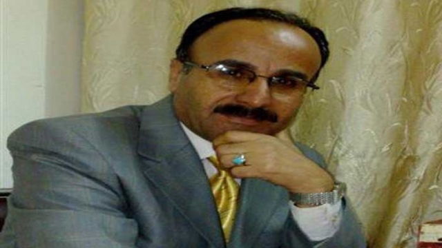 قمرُها المُعلّقُ أبداً على نافذتي