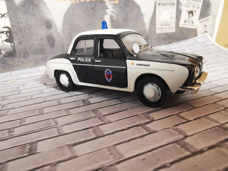 CIJ France 3.57 Renault Dauphine Pie Police peu fréquent | UK