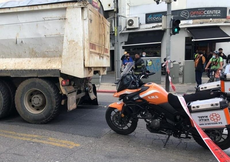 אסון: רוכבת קורקינט נהרגה מפגיעת משאית ברח' המסגר