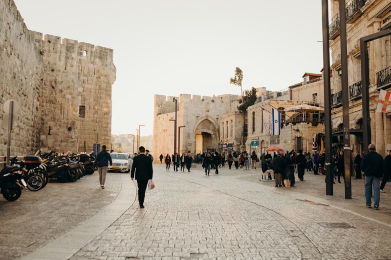 האזינו לפודקאסט: תחנה מרכזית (פרק 4: אמנים ללא בית- חלק ב')