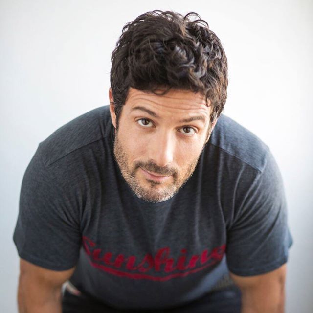 באמצע ההצגה: רון שחר קרא "יחי מנדלבליט", ב"בית לסין" התנערו