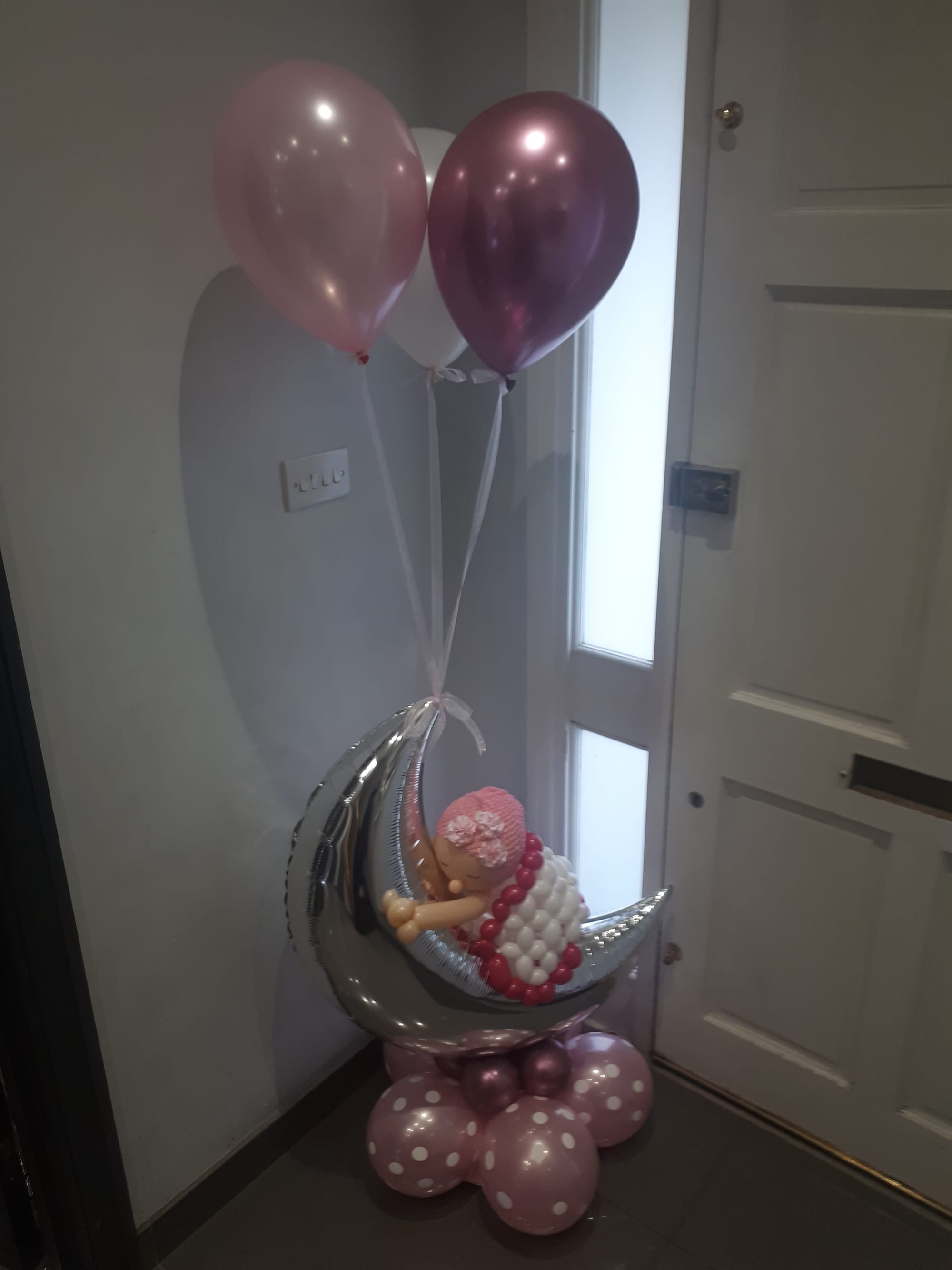 BABY ON MOON WITH ADDITIONAL BALLOONS £42