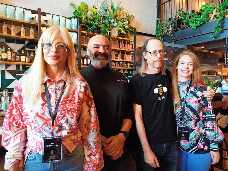 Retired The Market: A press conference and opinion leaders