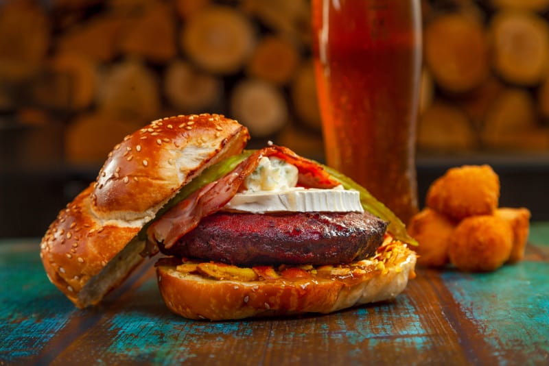 Smokin: Smoking is allowed