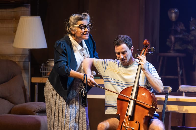 Kiryat Motzkin Theater Hall: mother, sun and motherland