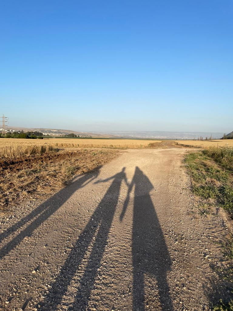 בדרך חזרה לביתה של רונית