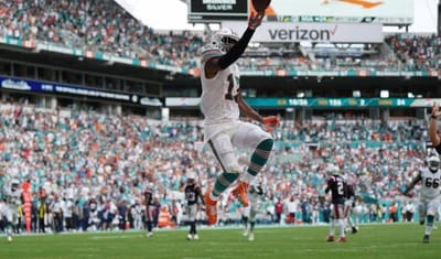 WR Jaylen Waddle Signs Contract Extension with Dolphins