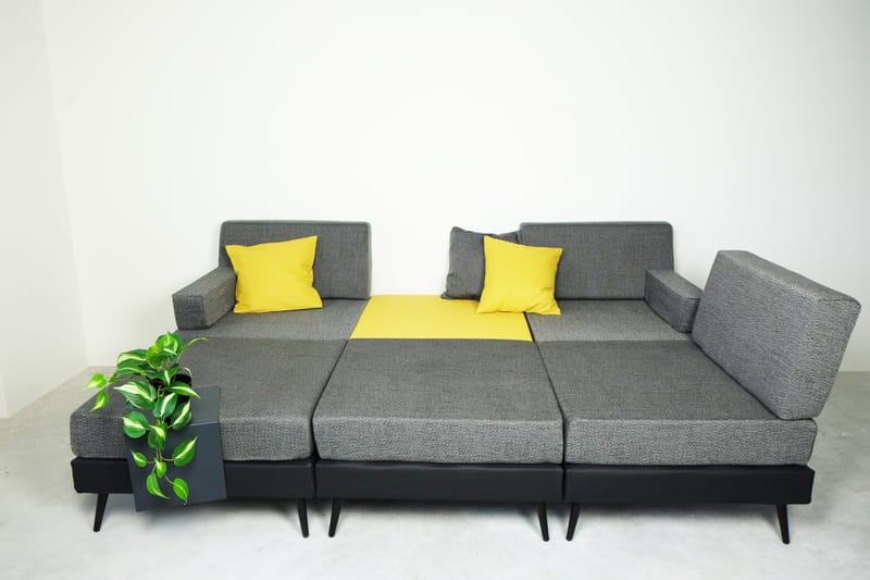 Pour une envie de sobriété, ces teintes s'associent à merveille tout en étant relevées par le motif Shamal. Une combinaison qui se glisse dans votre décor et qui reste indémodable.