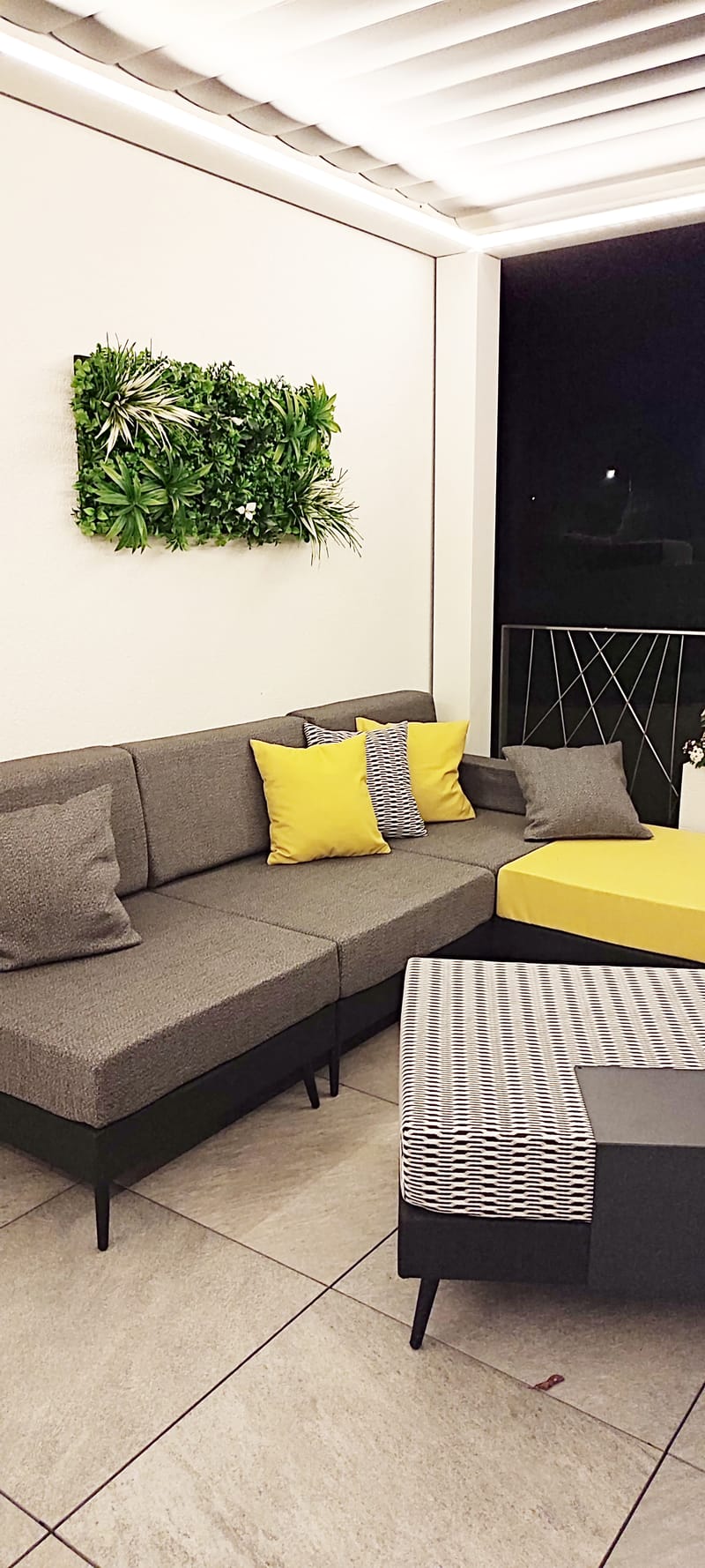 Pour une envie de sobriété, ces teintes s'associent à merveille tout en étant relevées par le motif Shamal. Une combinaison qui se glisse dans votre décor et qui reste indémodable.